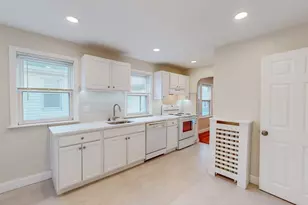 7 Smith St, Medford, MA 02155 - Photo 11