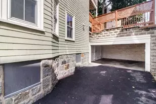 22 Santuit St, Boston, MA 02124 - Photo 17