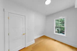 139 Sycamore St, Somerville, MA 02145 - Photo 9