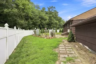 111 Florida Dr, Agawam, MA 01001 - Photo 29