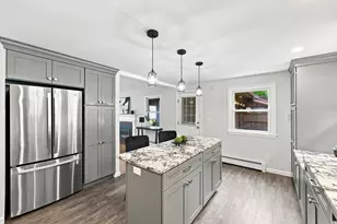 111 Florida Dr, Agawam, MA 01001 - Photo 3