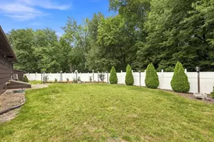 111 Florida Dr, Agawam, MA 01001 - Photo 27