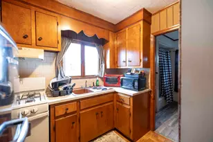 610 Bradford Ave, Fall River, MA 02721 - Photo 9