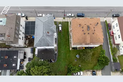610 Bradford Ave, Fall River, MA 02721 - Photo 5