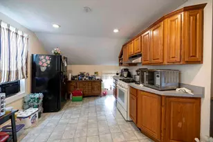 593 Plymouth Ave, Fall River, MA 02721 - Photo 5