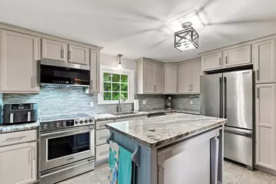 8 Mellen St, Hopedale, MA 01747 - Photo 9