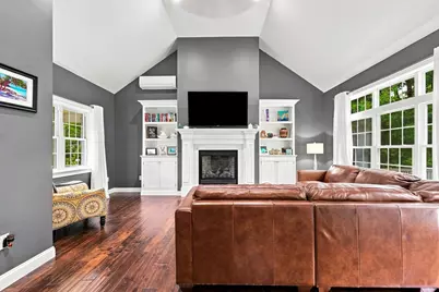 8 Mellen St, Hopedale, MA 01747 - Photo 5