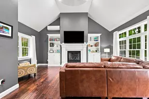 8 Mellen St, Hopedale, MA 01747 - Photo 5