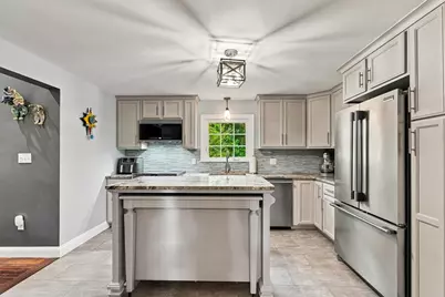 8 Mellen St, Hopedale, MA 01747 - Photo 11