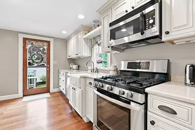 18 Beaver St, Waltham, MA 02453 - Photo 11