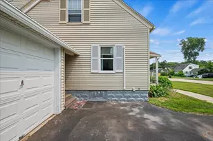 6 Oakwood Ave, Auburn, MA 01501 - Photo 7