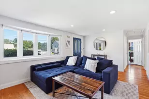 16 Robert Ave, Woburn, MA 01801 - Photo 5