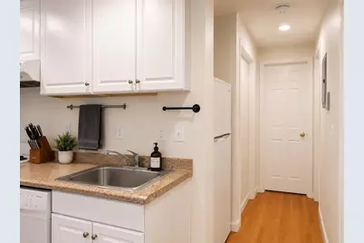 28 Phillips St #G, Boston, MA 02114 - Photo 5