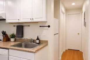 28 Phillips St, Boston, MA 02114 - Photo 5