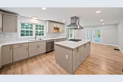 379 West Washington Street, Hanson, MA 02341 - Photo 5