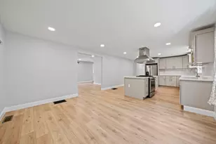 379 W Washington St, Hanson, MA 02341 - Photo 9