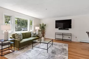 7 Locust St, Reading, MA 01867 - Photo 5