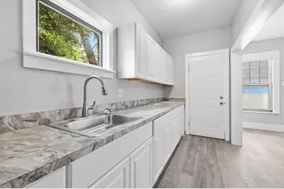 43 Cornell St, Springfield, MA 01109 - Photo 9