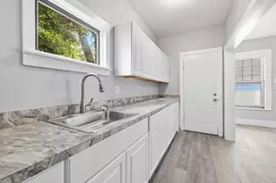 43 Cornell St, Springfield, MA 01109 - Photo 9