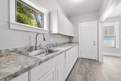 43 Cornell St, Springfield, MA 01109 - Photo 9