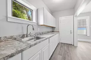 43 Cornell St, Springfield, MA 01109 - Photo 9