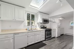 26 Wallis St, Beverly, MA 01915 - Photo 5