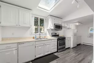 26 Wallis St, Beverly, MA 01915 - Photo 5
