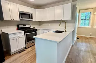 8A Warren Pl, Framingham, MA 01701 - Photo 1
