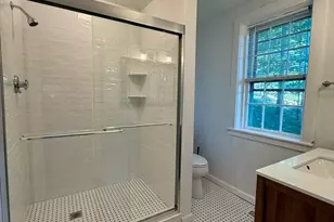 8A Warren Pl, Framingham, MA 01701 - Photo 5