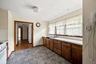 115 Bemis Rd, Holyoke, MA 01040 - Photo 7