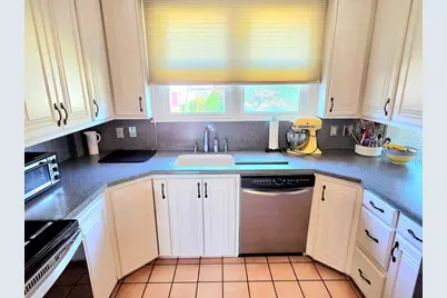 1015 Madison St, Fall River, MA 02720 - Photo 17