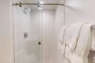 1079 Commonwealth Ave, Boston, MA 02215 - Photo 15
