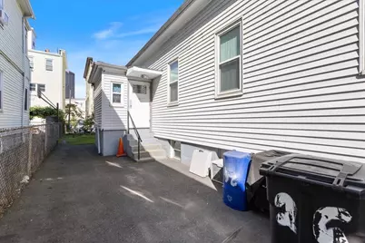 26 Mansfield St, Somerville, MA 02143 - Photo 23