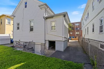 26 Mansfield St, Somerville, MA 02143 - Photo 21