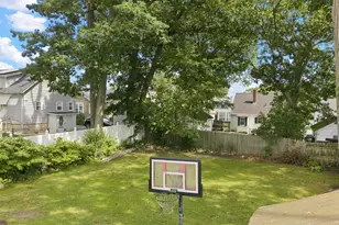 253 Garden St, Fall River, MA 02720 - Photo 9