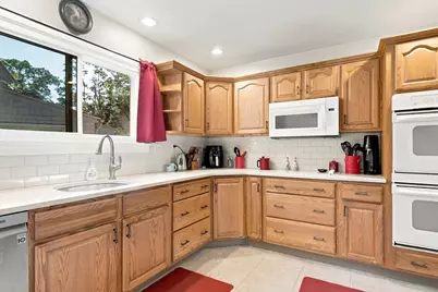 17 Longmeadow St, Longmeadow, MA 01106 - Photo 13