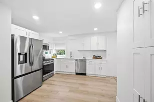 21 Chestnut St, Woburn, MA 01801 - Photo 17