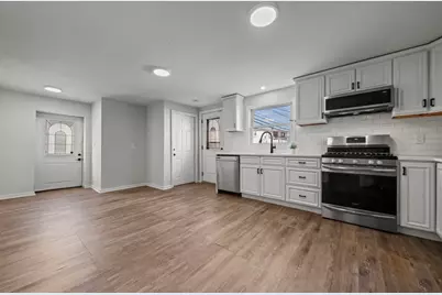 28 Warren St, Peabody, MA 01960 - Photo 5