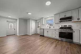 28 Warren St, Peabody, MA 01960 - Photo 5