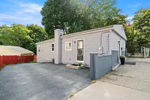 28 Warren St, Peabody, MA 01960 - Photo 3
