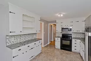 50 Crystal Brk Dr, Springfield, MA 01118 - Photo 7