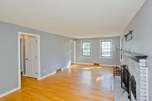 50 Crystal Brk Dr, Springfield, MA 01118 - Photo 11