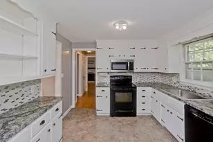 50 Crystal Brk Dr, Springfield, MA 01118 - Photo 5