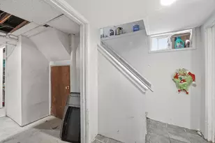25 Eton St, Springfield, MA 01108 - Photo 21
