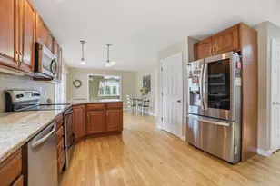 10 Roberts Rd, Dudley, MA 01571 - Photo 9