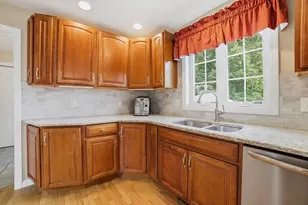 10 Roberts Rd, Dudley, MA 01571 - Photo 7
