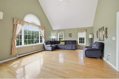 10 Roberts Rd, Dudley, MA 01571 - Photo 9