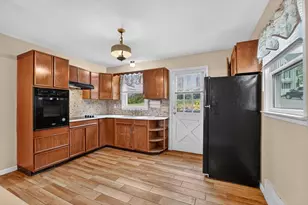 219 North St, Salem, MA 01970 - Photo 17