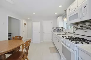 14 Carol Dr, Franklin, MA 02038 - Photo 9