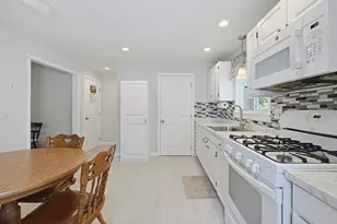 14 Carol Dr, Franklin, MA 02038 - Photo 9